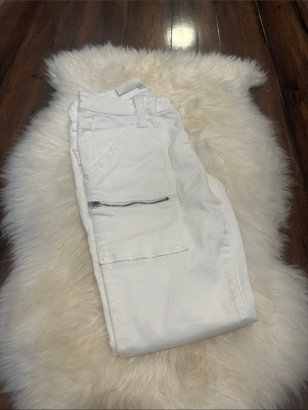 New white pants